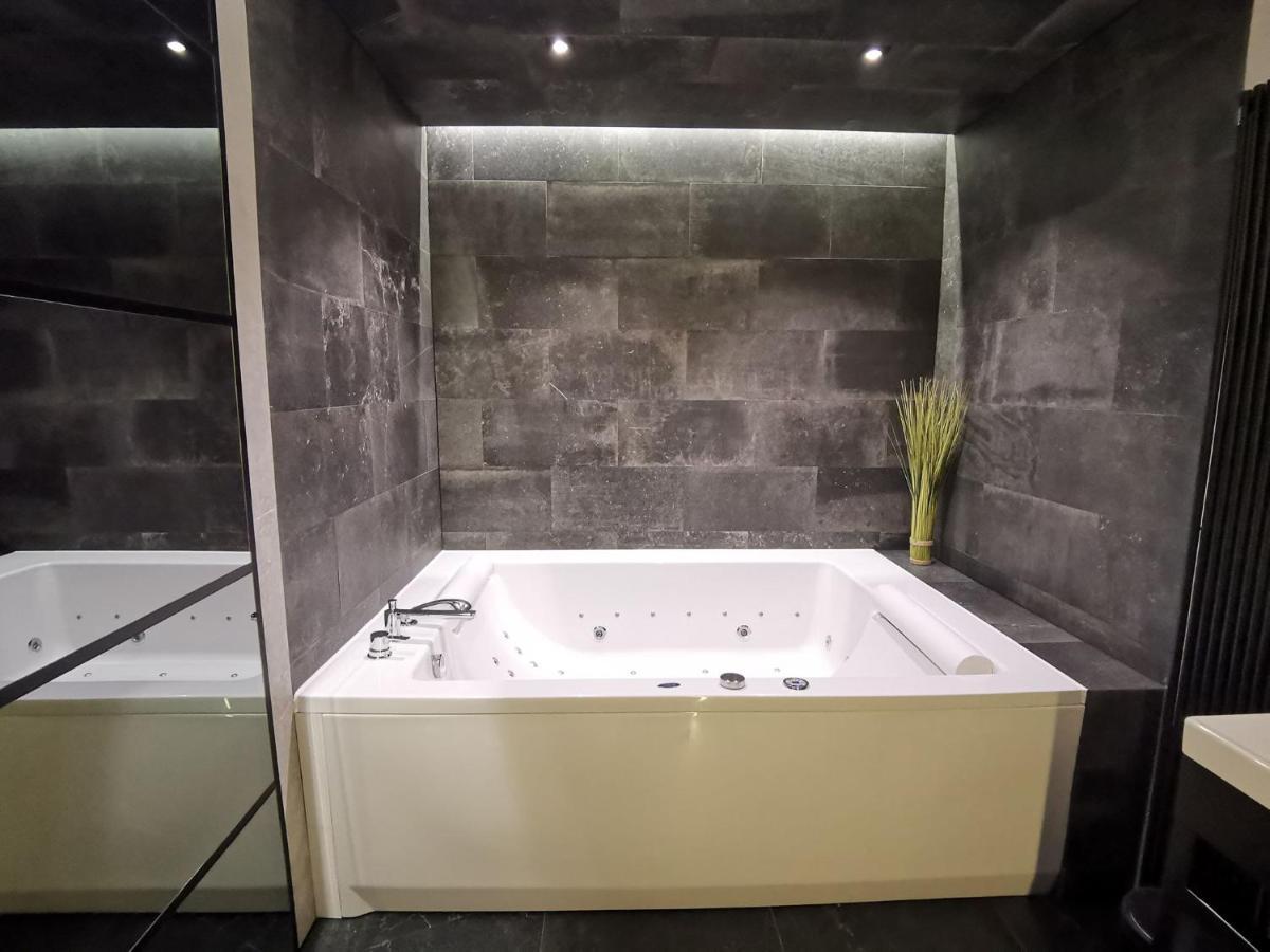 Jacuzzi Apartments Краків Екстер'єр фото