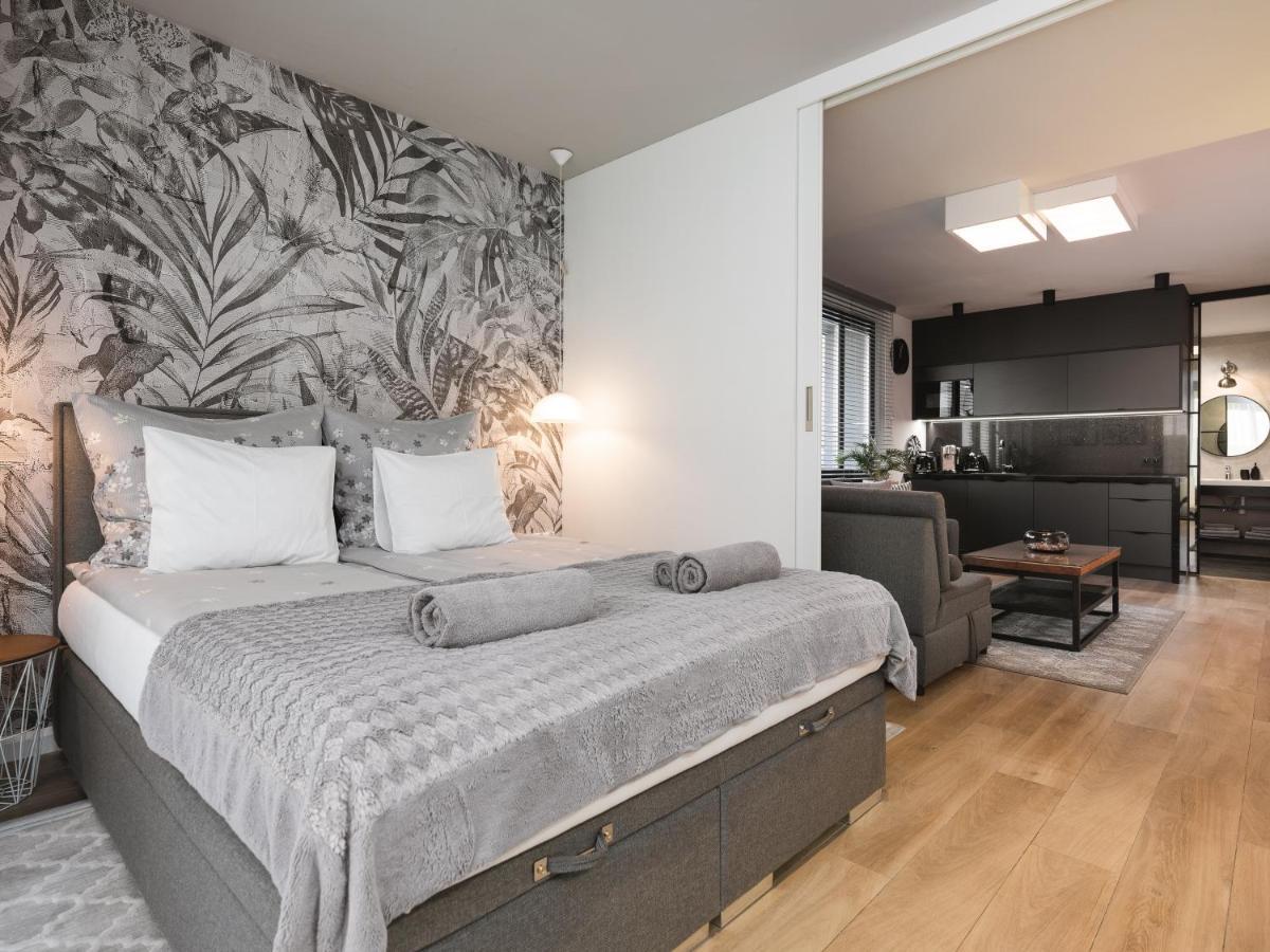 Jacuzzi Apartments Краків Екстер'єр фото