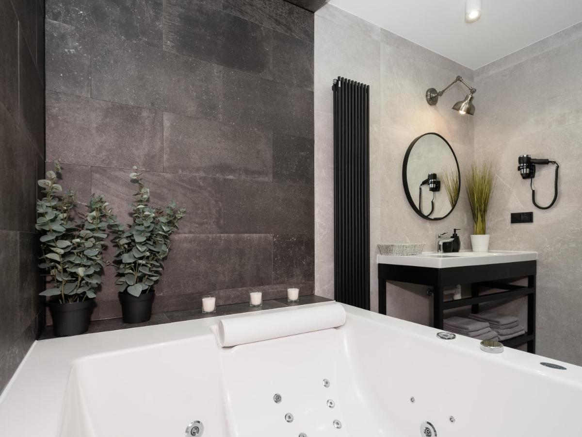 Jacuzzi Apartments Краків Екстер'єр фото
