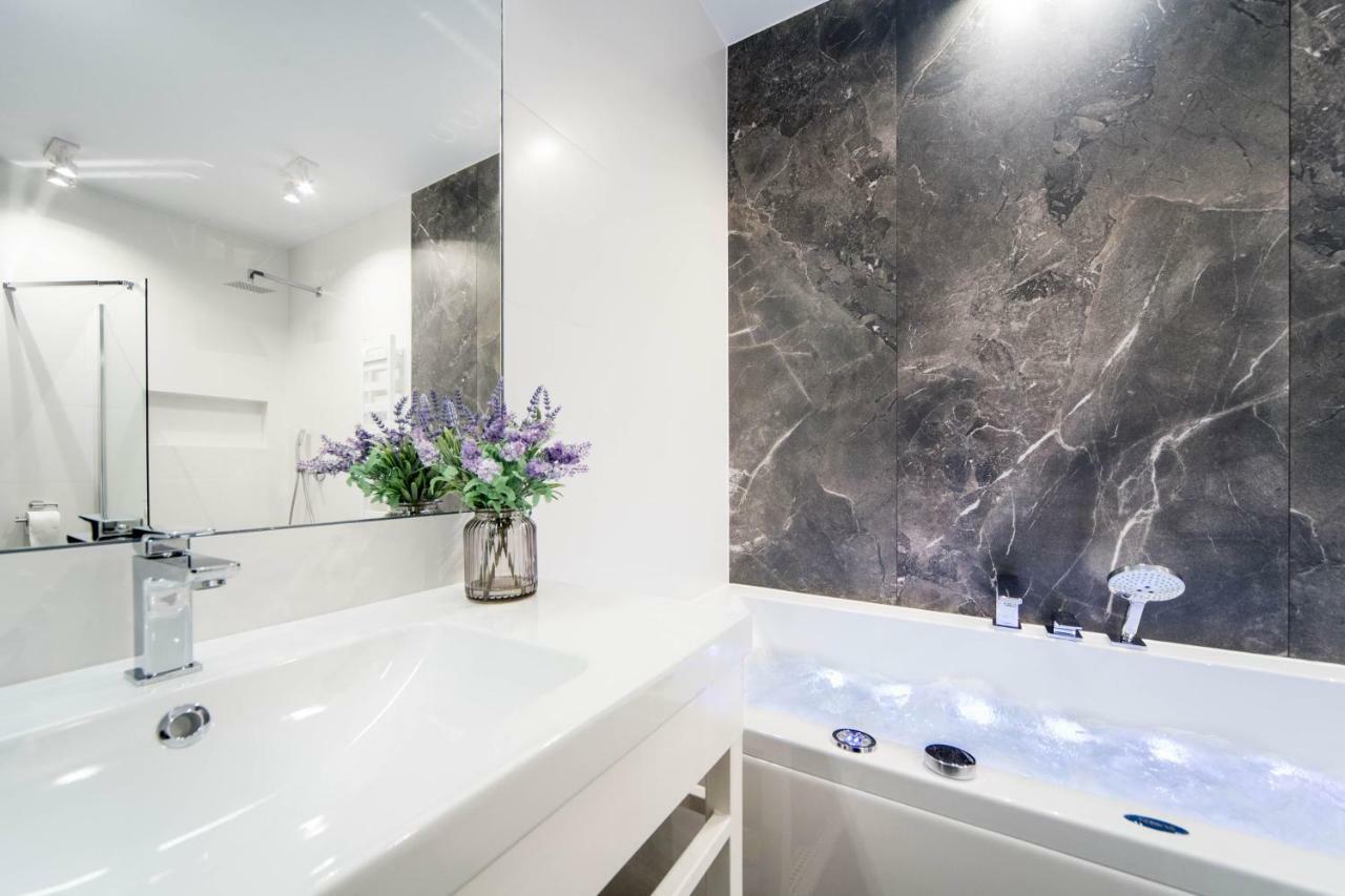 Jacuzzi Apartments Краків Екстер'єр фото